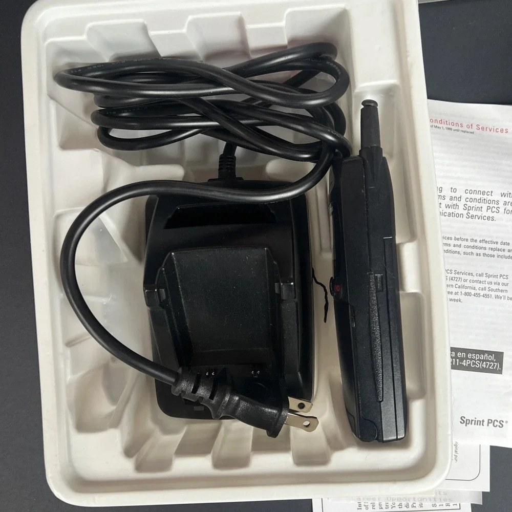 VTG Sprint PCS Samsung SCH-2000 Cell Phone w/ Box Charger Manuals Powers On